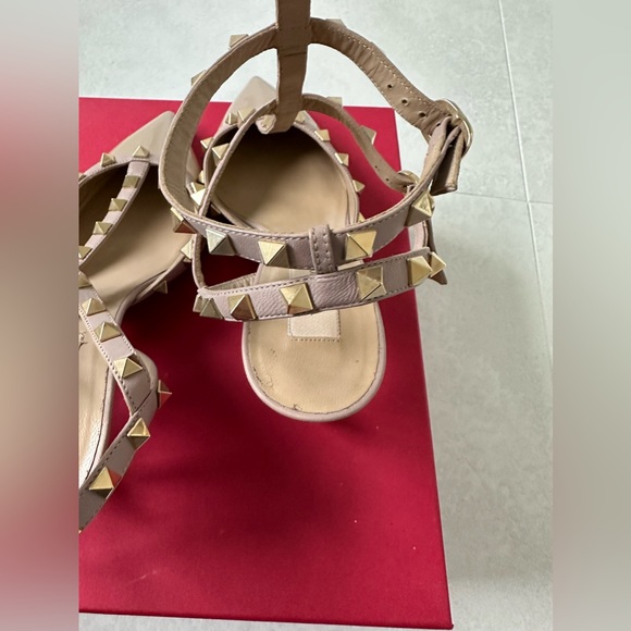 VALENTINO ROCKSTUD Caged Patent Kitten Heels 65MM SZ 39 Poudre/Beige MRP… - Picture 9 of 12